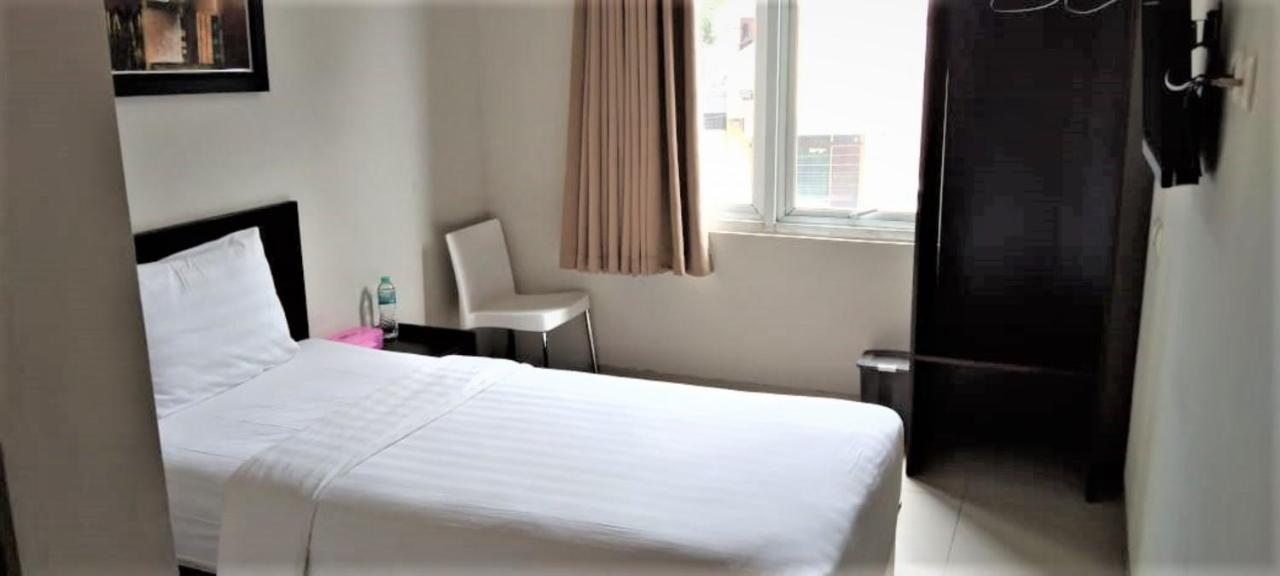 Urbanview Hotel Grand Malabar Bandung Esterno foto