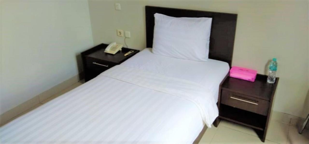 Urbanview Hotel Grand Malabar Bandung Esterno foto